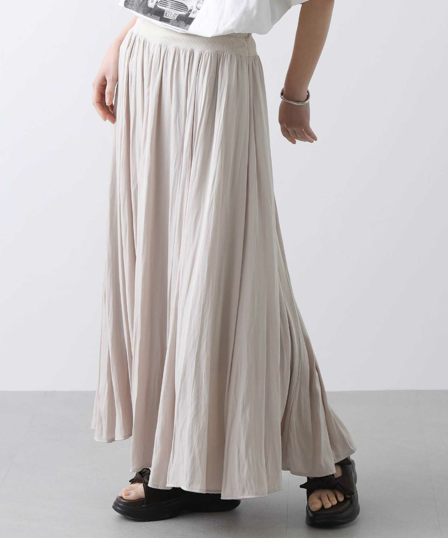 ライトベージュ