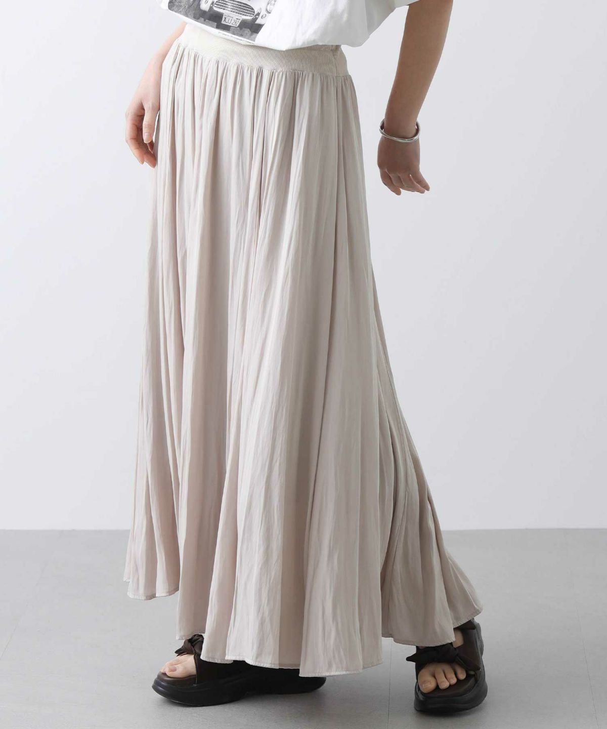 ライトベージュ