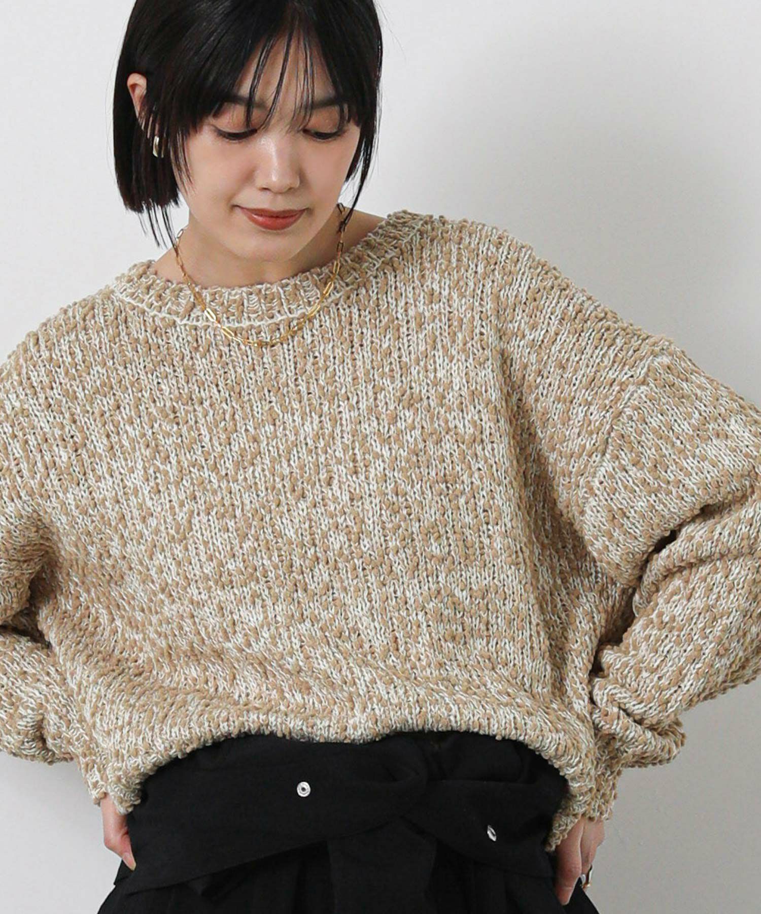ベージュ