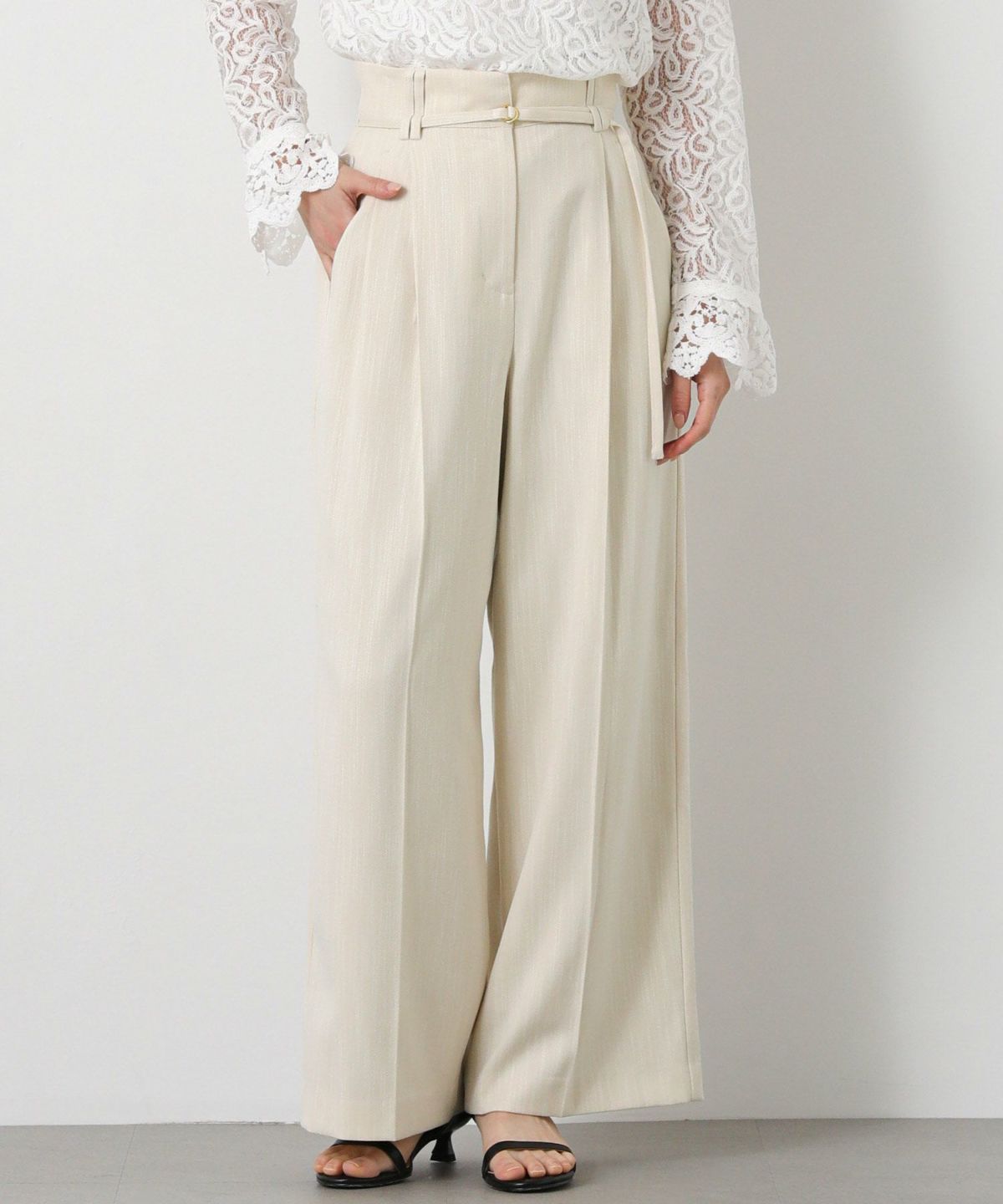 ライトベージュ