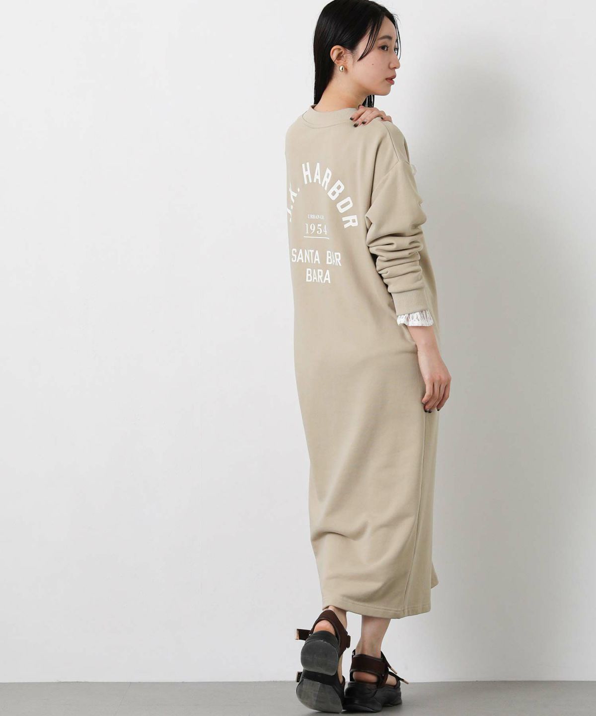 ライトベージュ