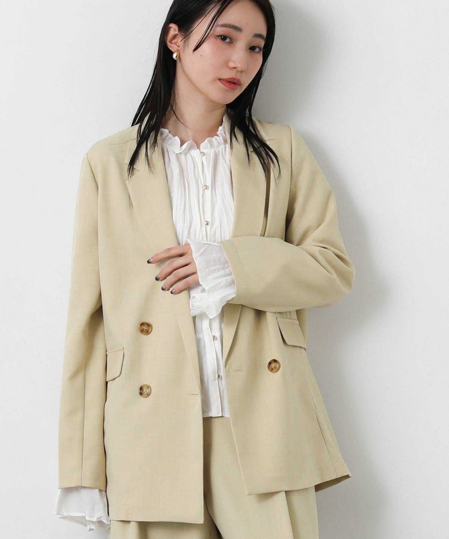 ライトベージュ