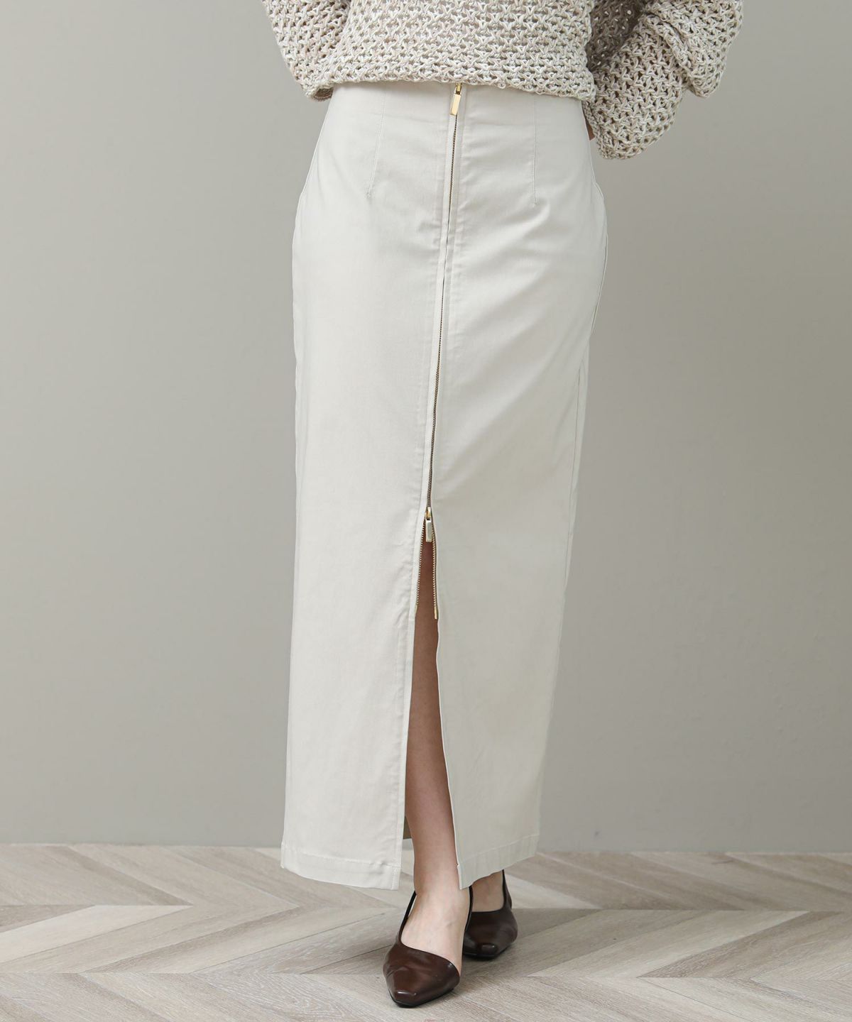 ライトベージュ