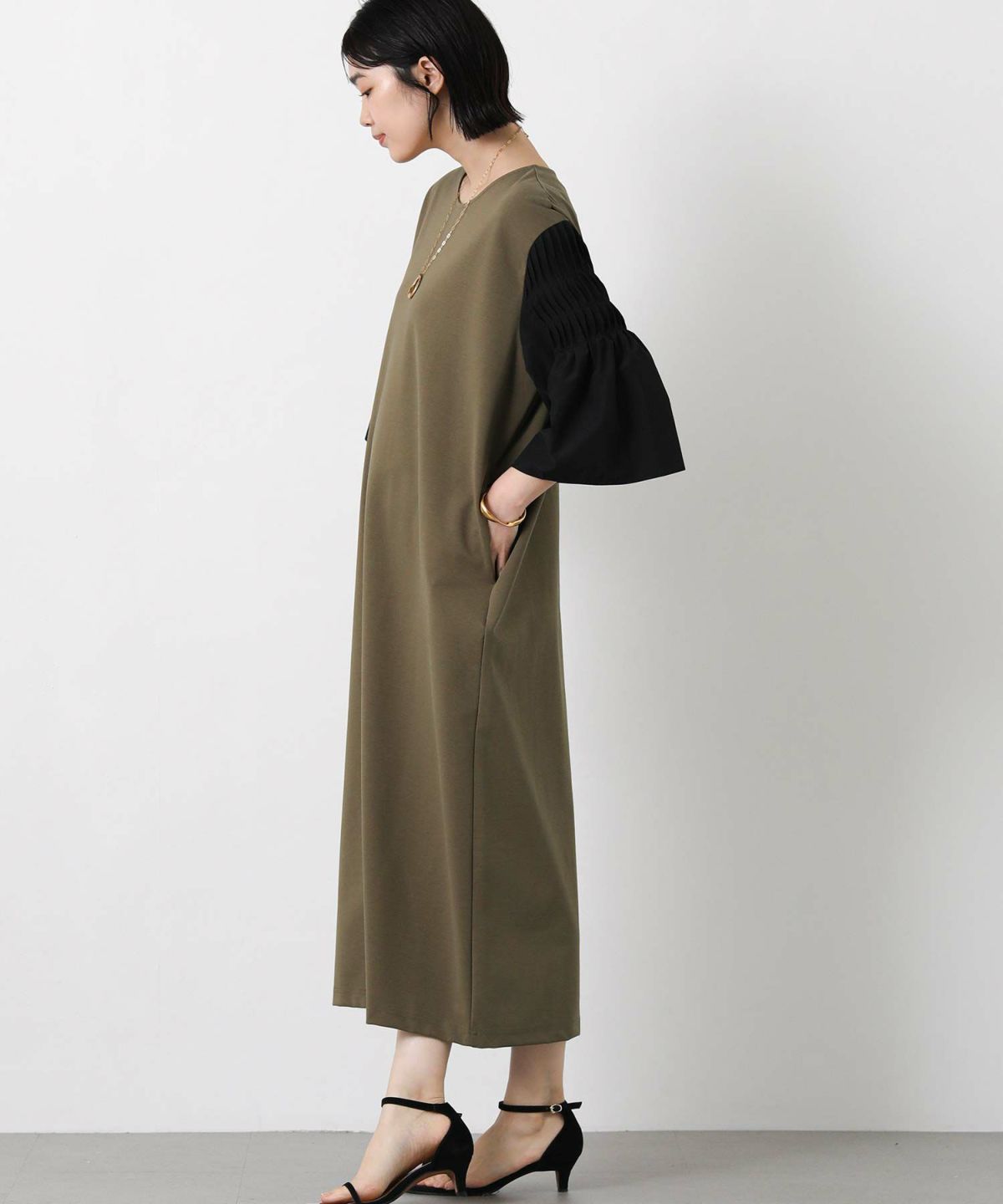 カーキ×ブラック